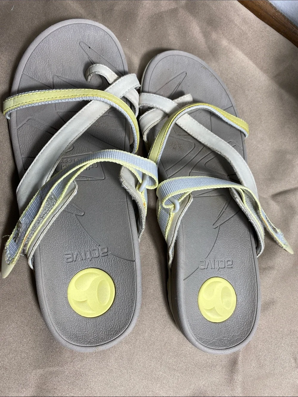 Vibram Women's Gray Sandals with Yellow Strap Accents Size 9.5